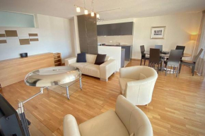 Spacious and bright 2 bedroom apartment with terrace